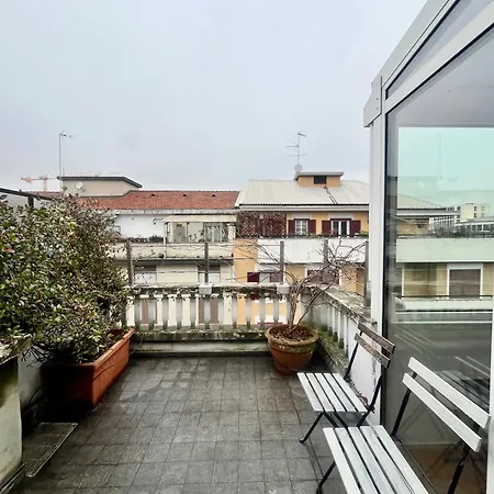 Sunny Daire Milano